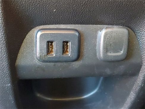 Used 2016 GMC Canyon SLE w/ SLE Convenience Package image 12