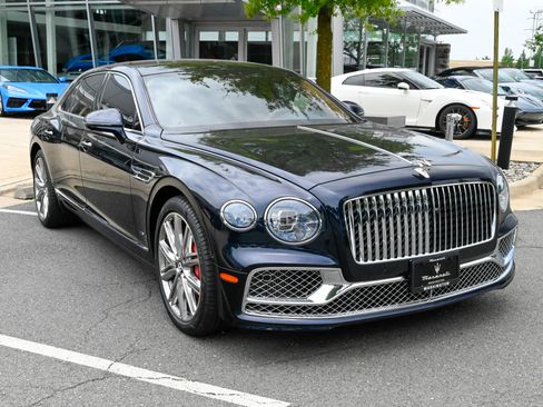 Used 2022 Bentley Flying Spur V8 AWD/4WD image 3