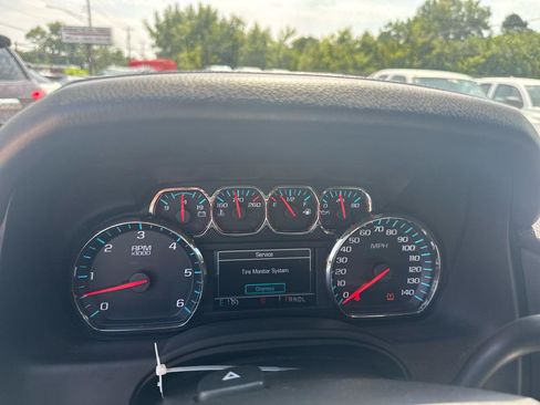 Used 2018 Chevrolet Suburban LT RWD image 17