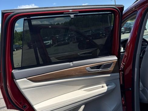 Used 2024 Volkswagen Atlas SE w/ Panoramic Sunroof Package AWD/4WD image 15