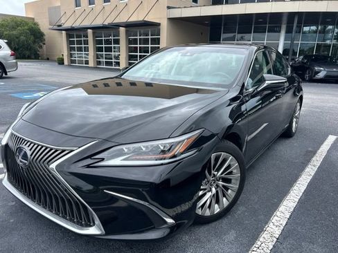 Used 2019 Lexus ES 300h Ultra Luxury w/ Accessory Package 2 FWD image 1