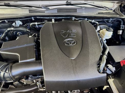 Used 2020 Toyota Tacoma SR5 RWD image 36