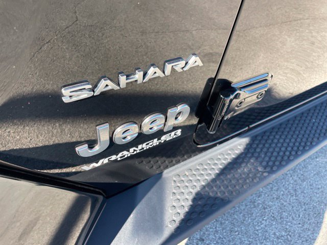 Used 2022 Jeep Wrangler Unlimited Sahara w/ Cold Weather Group AWD/4WD image 12