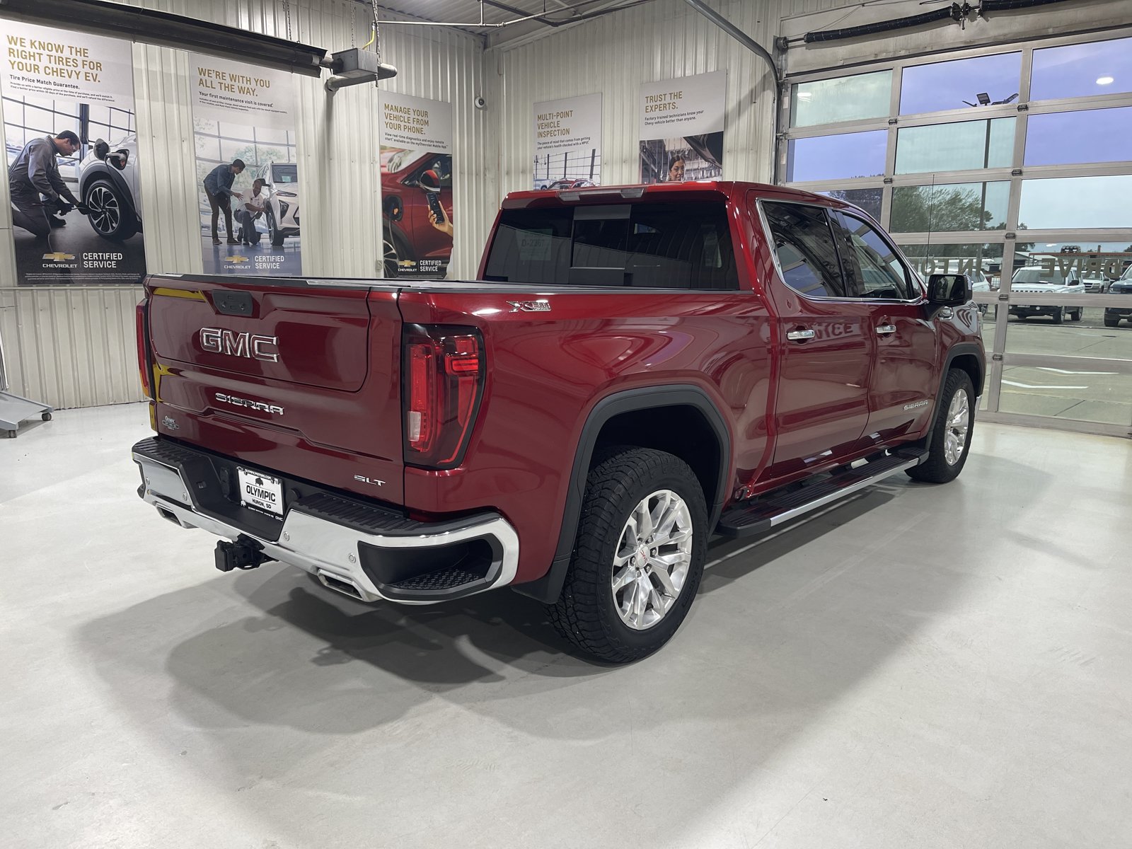 Used 2021 GMC Sierra 1500 SLT w/ SLT Premium Plus Package AWD/4WD image 8