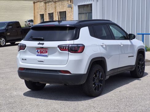 Used 2024 Jeep Compass Latitude w/ Convenience Group AWD/4WD image 6