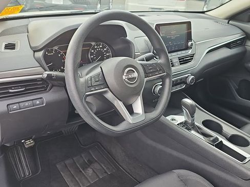 Used 2025 Nissan Altima 2.5 SV FWD image 16