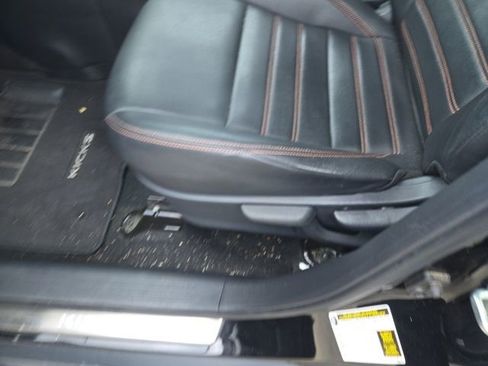 Used 2019 Nissan Kicks SR w/ SR Premium Package FWD image 7