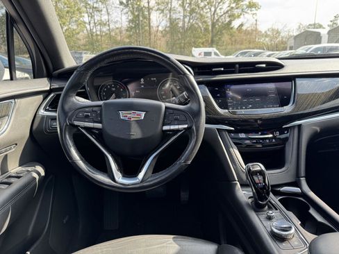 Used 2020 Cadillac XT6 Premium Luxury image 18