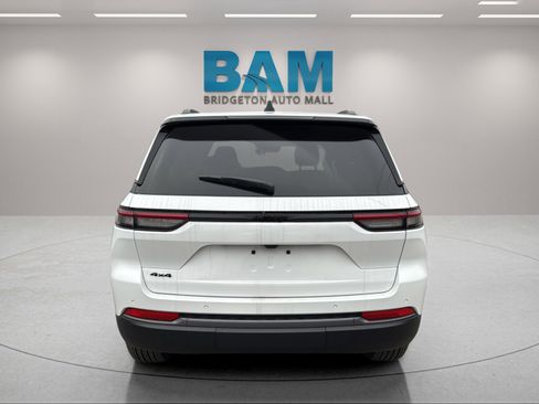 New 2026 Jeep Grand Cherokee Altitude image 6