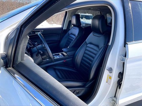 Used 2023 Ford Edge SEL w/ Convenience Package image 9