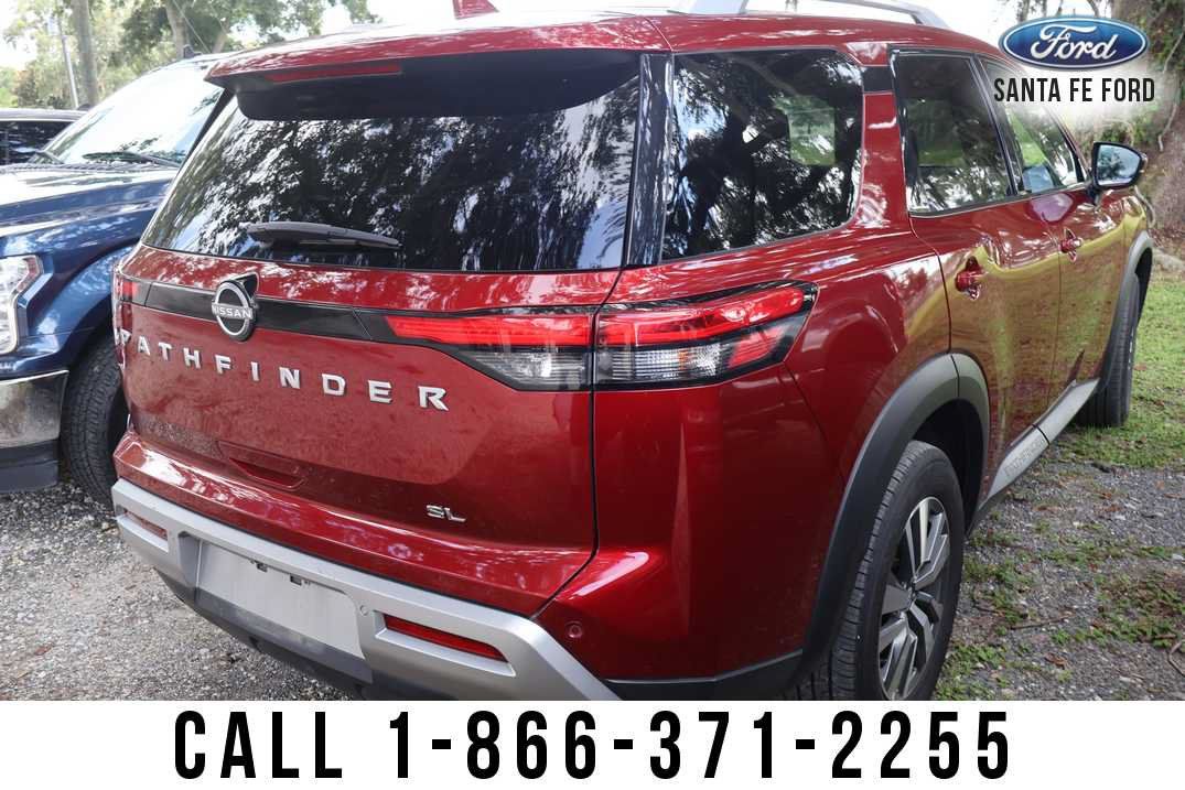 Used 2025 Nissan Pathfinder SL FWD image 3