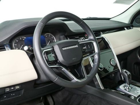 Used 2023 Land Rover Discovery Sport SE image 4