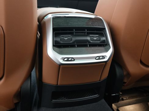 Used 2026 BMW 760i xDrive w/ Executive Package AWD/4WD image 36
