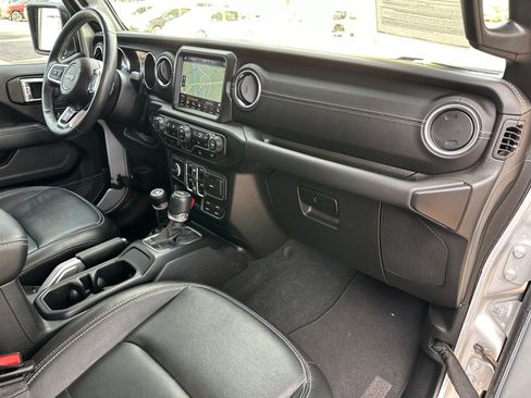 Used 2023 Jeep Wrangler Unlimited Sahara w/ Cold Weather Group AWD/4WD image 29