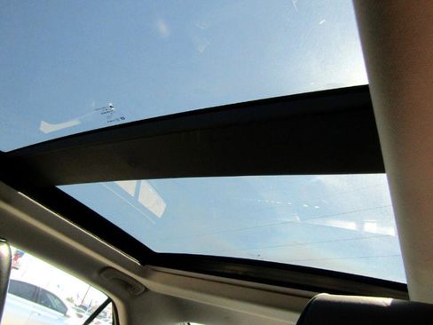 Used 2016 Chrysler 300 C RWD image 12