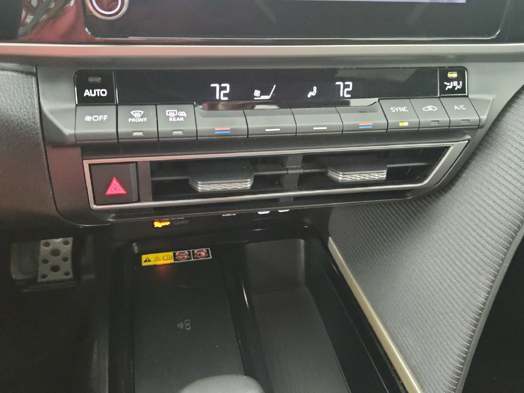 Used 2025 Toyota Camry SE FWD image 29