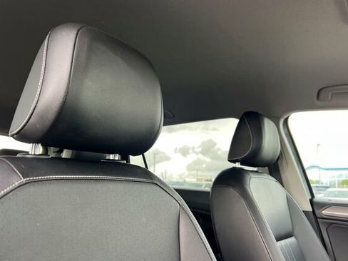 Certified 2022 Volkswagen Tiguan SE image 17