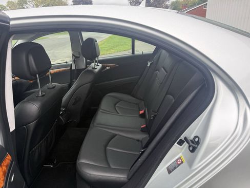 Used 2009 Mercedes-Benz E 350 4MATIC Sedan image 11