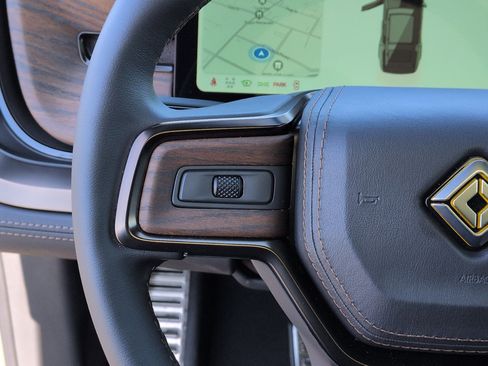 Used 2026 Rivian R1S Premium AWD/4WD image 19