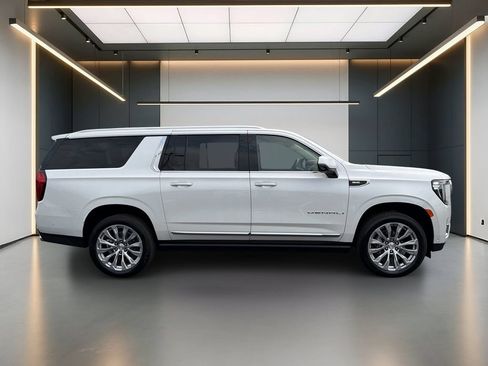 Certified 2024 GMC Yukon XL Denali w/ Advanced Technology Package AWD/4WD image 7