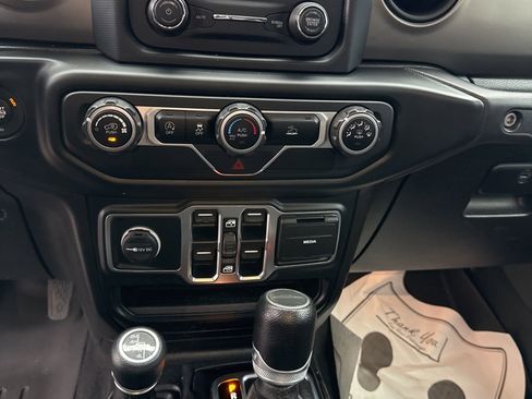 Used 2020 Jeep Gladiator Sport w/ Quick Order Package 24S image 12