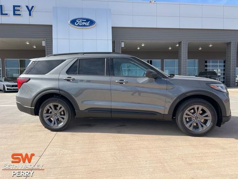 New 2026 Ford Explorer Active w/ Active Comfort Package image 3