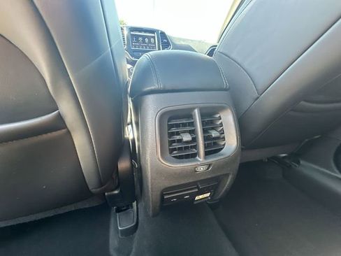 Used 2019 Jeep Cherokee Limited w/ Luxury Group AWD/4WD image 24