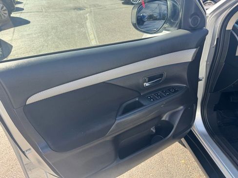Used 2018 Mitsubishi Outlander ES image 22