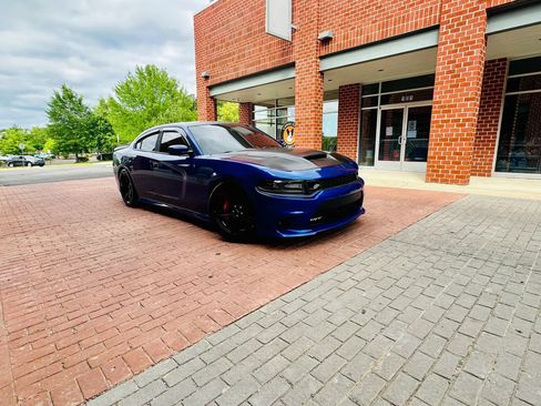 Used 2018 Dodge Charger R/T RWD image 1
