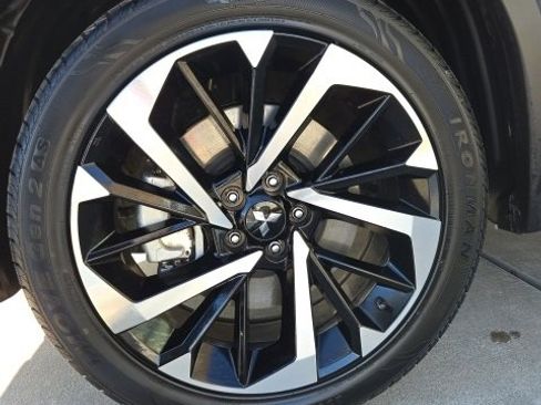 Used 2024 Mitsubishi Outlander 4WD Plug-In Hybrid image 7