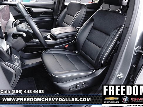 Used 2025 Buick Enclave Preferred image 9