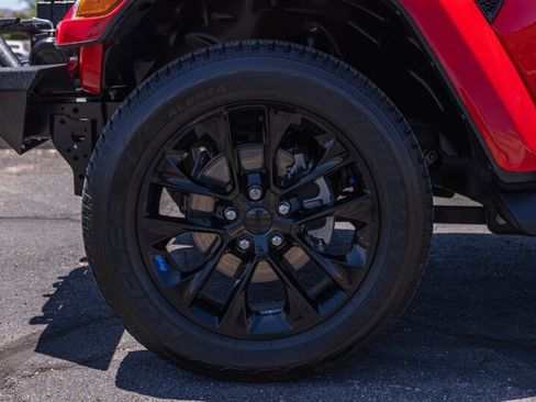 Used 2022 Jeep Wrangler Unlimited Sahara w/ Cold Weather Group image 23