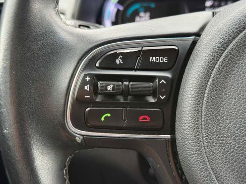 Used 2017 Kia Niro EX FWD image 9