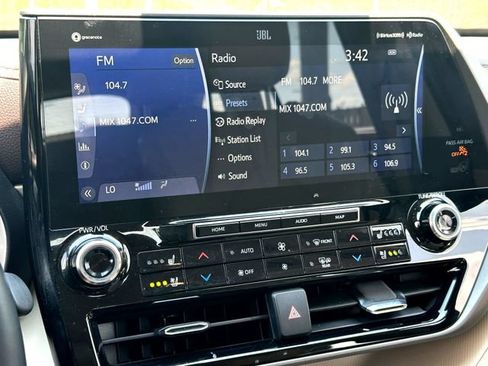 Used 2022 Toyota Highlander Limited AWD/4WD image 21