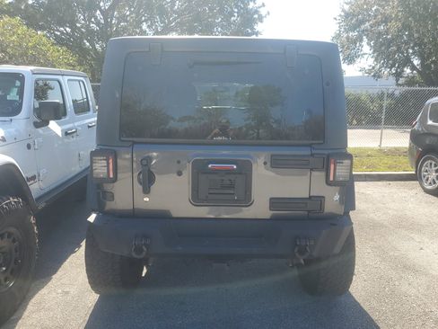 Used 2018 Jeep Wrangler Unlimited Sport S image 4