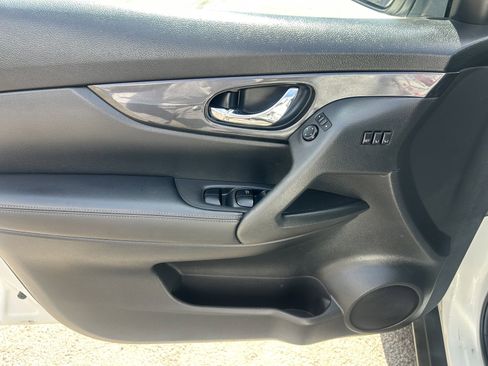 Used 2018 Nissan Rogue SV w/ Premium Package image 20