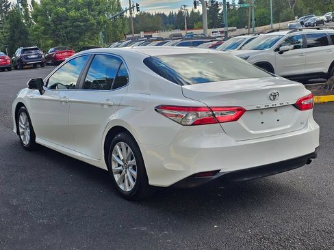 Used 2018 Toyota Camry LE FWD image 5