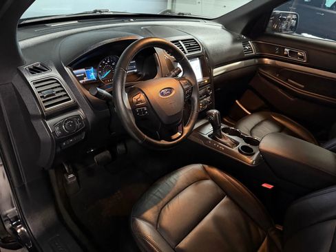 Used 2018 Ford Explorer XLT w/ Equipment Group 202A image 13