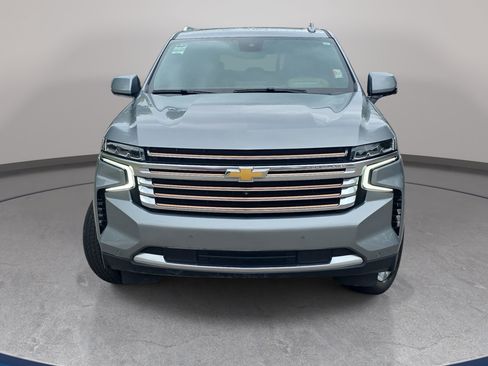 Used 2024 Chevrolet Suburban High Country AWD/4WD image 2