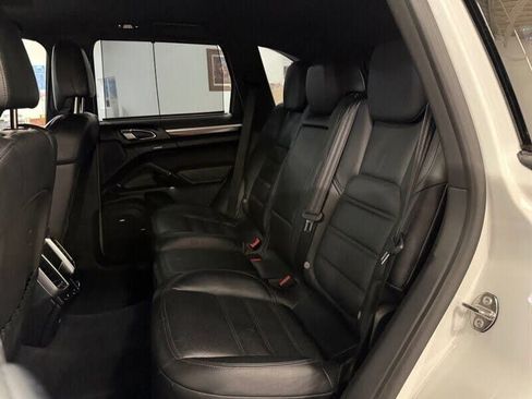 Used 2014 Porsche Cayenne Diesel AWD/4WD image 39
