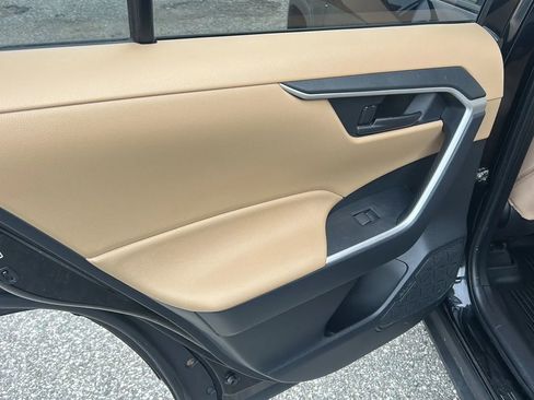 Used 2020 Toyota RAV4 LE w/ All Weather Liner Package AWD/4WD image 10