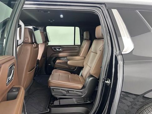 Used 2024 Chevrolet Suburban High Country AWD/4WD image 24