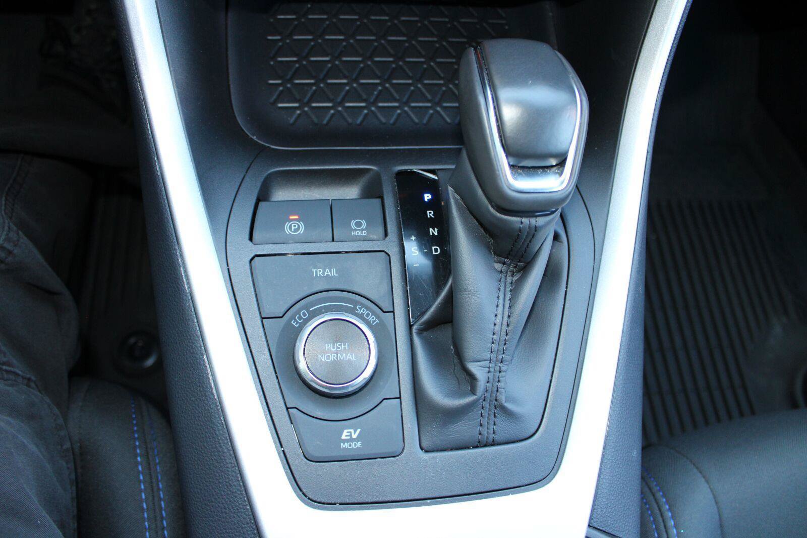 Certified 2025 Toyota RAV4 SE AWD/4WD image 24