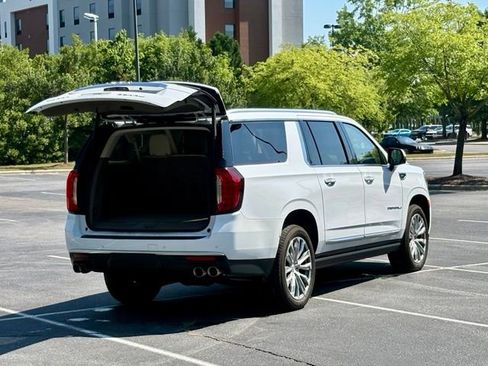 Used 2023 GMC Yukon XL Denali AWD/4WD image 18