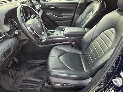 Used 2022 Toyota Highlander XLE image 17