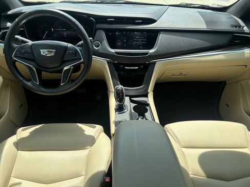 Used 2018 Cadillac XT5 FWD image 28