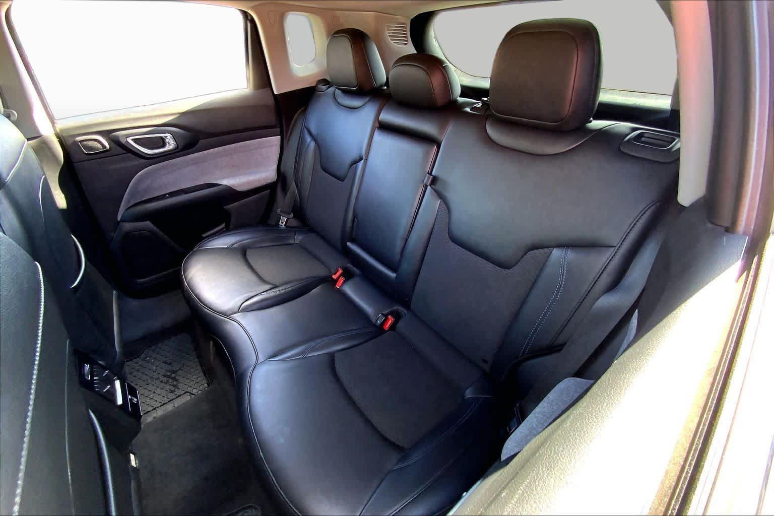 Used 2022 Jeep Compass Latitude w/ Sun and Sound Group AWD/4WD image 21