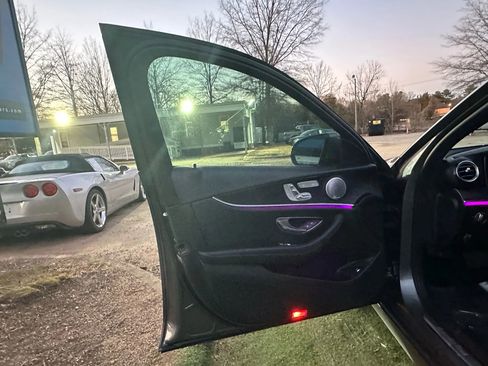 Used 2017 Mercedes-Benz E 300 4MATIC image 13