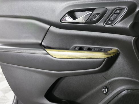 Used 2018 GMC Acadia Denali image 21