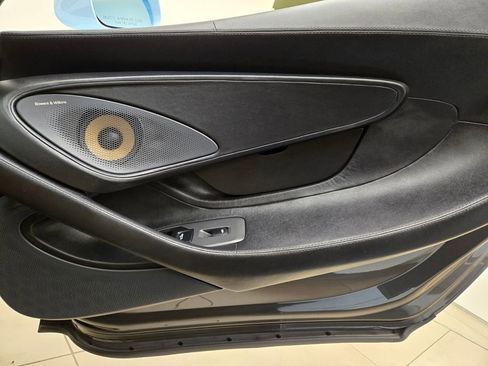 Used 2018 McLaren 570S Spider image 25